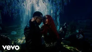 Santo Lyrics in English