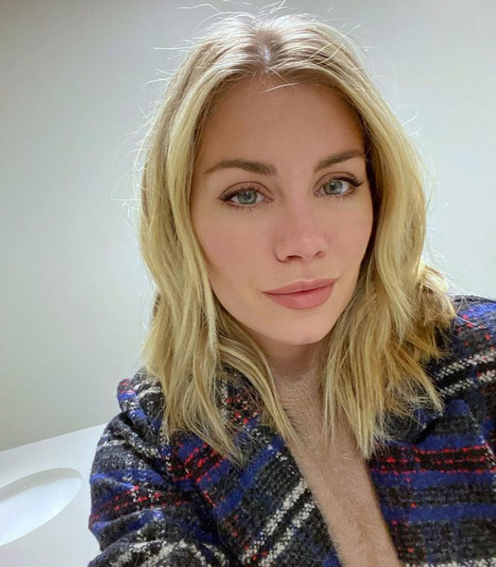 Jennifer Holland Wiki, Age, Height, Boyfriend, Family, Biography & More - Famous People Wiki