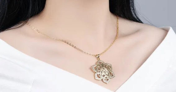 Wearing Jewelry: Advantages and Disadvantages